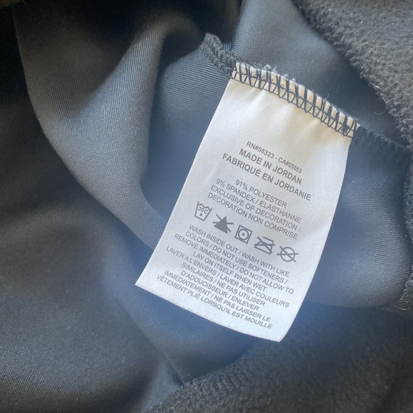 Nike size small crop crew neck. Excellent used condition. - Picture 4 of 4